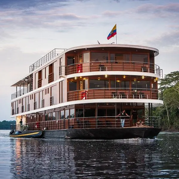 Ecuador boat cruises